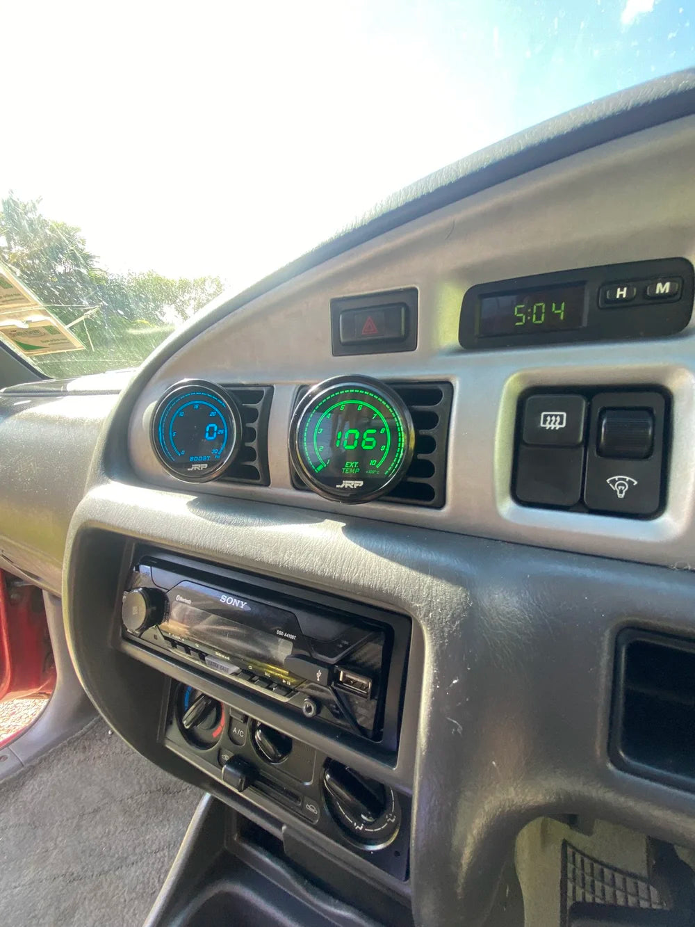 Air Vent Gauge Holder (Courier/Bounty)